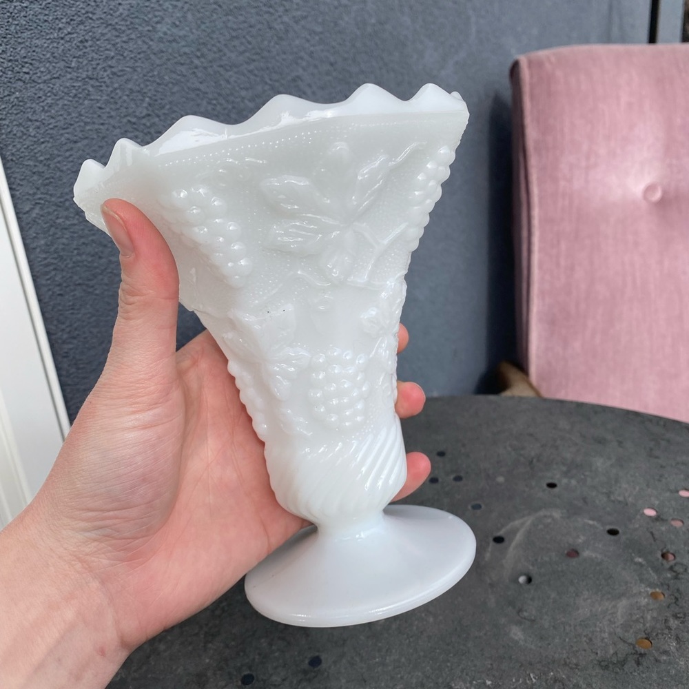 Grapevine milk glass